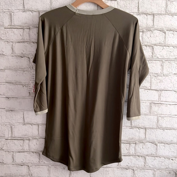 NWT Solid Green Randy Baseball Tee size Small LuLaRoe - Picture 3 of 6